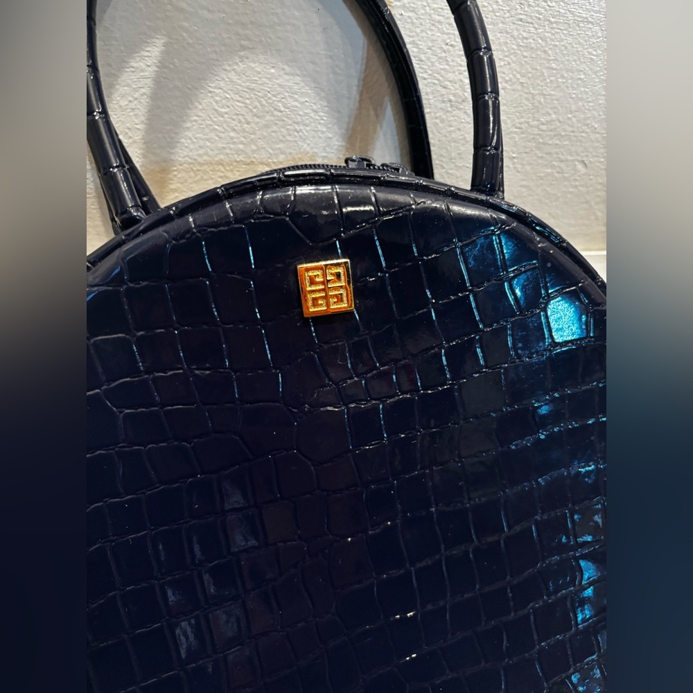Givenchy Round Navy Croc-Embossed make-up Bag travel luxury convenient - Picture 7 of 12